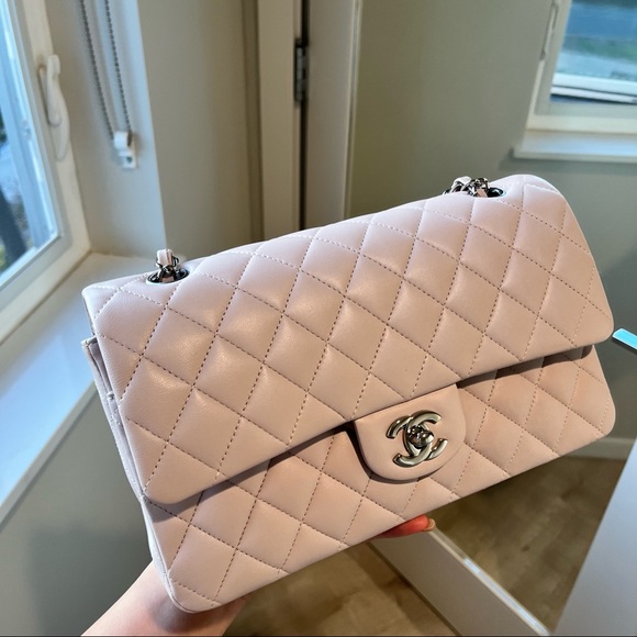 Chanel Spring 2021 Light Purple medium lambskin classic flap bag - Picture 11 of 16